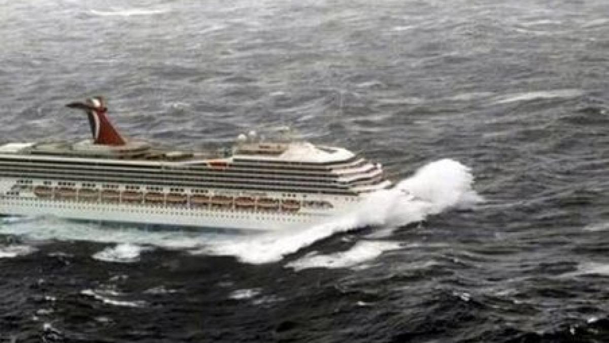 nava de croaziera avariata de un val urias in atlantic la bord se afla si cativa romani