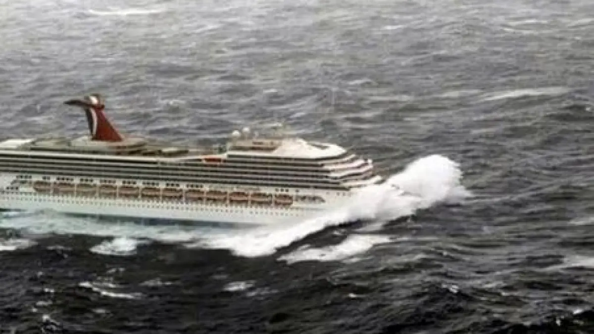 nava de croaziera avariata de un val urias in atlantic la bord se afla si cativa romani