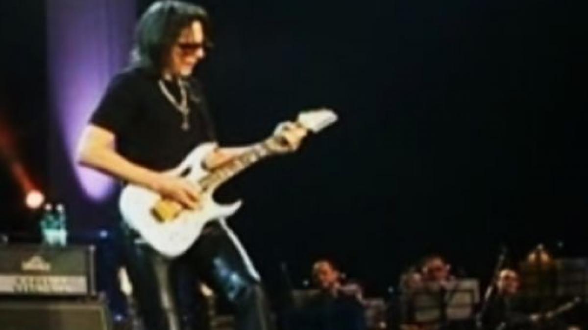 steve vai concert incendiar la sala polivalenta peste 5 000 de oameni au fost prezenti
