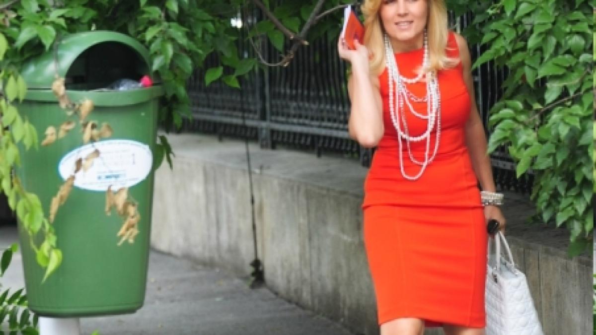 elena udrea sunt ca fat frumos care a aruncat buzduganul si a trebuit sa se duca dupa el