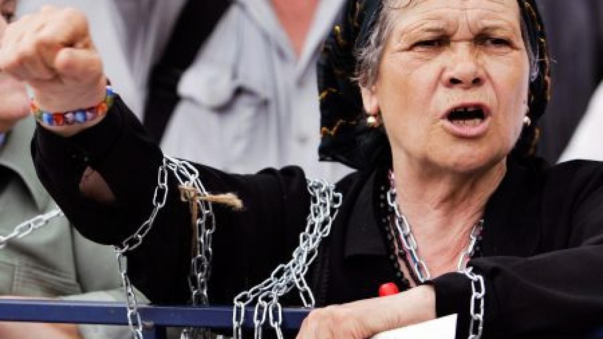 scandal la protestul pensionarilor de la galati sotia lui mircea toader i a amenintat pe