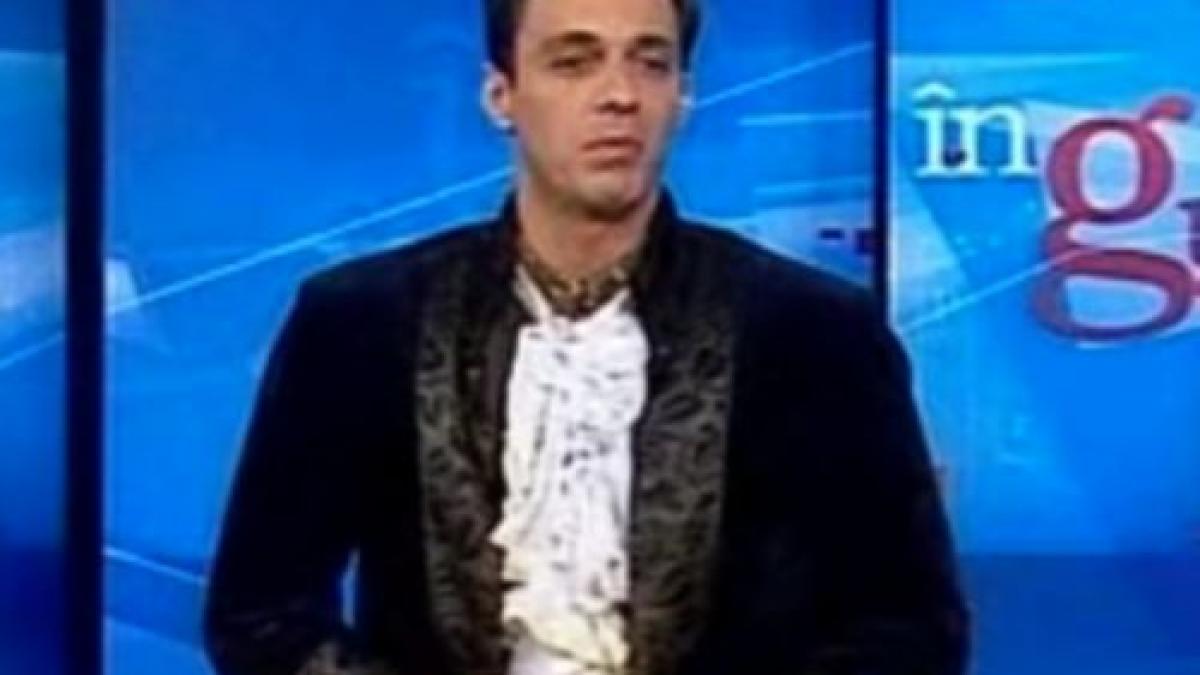 mircea badea cu dantela la gat se numeste jabou hainele moderne erau la spalat