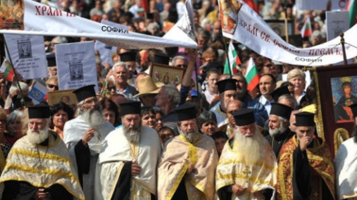 preotii din bulgaria nemultumiti de intarzierea salariilor si au infiintat sindicat