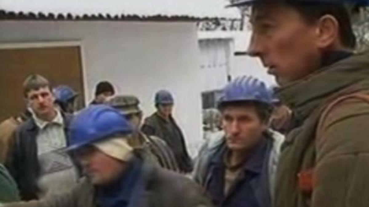 zeci de mii de mineri ameninta cu greva generala din ianuarie 2011