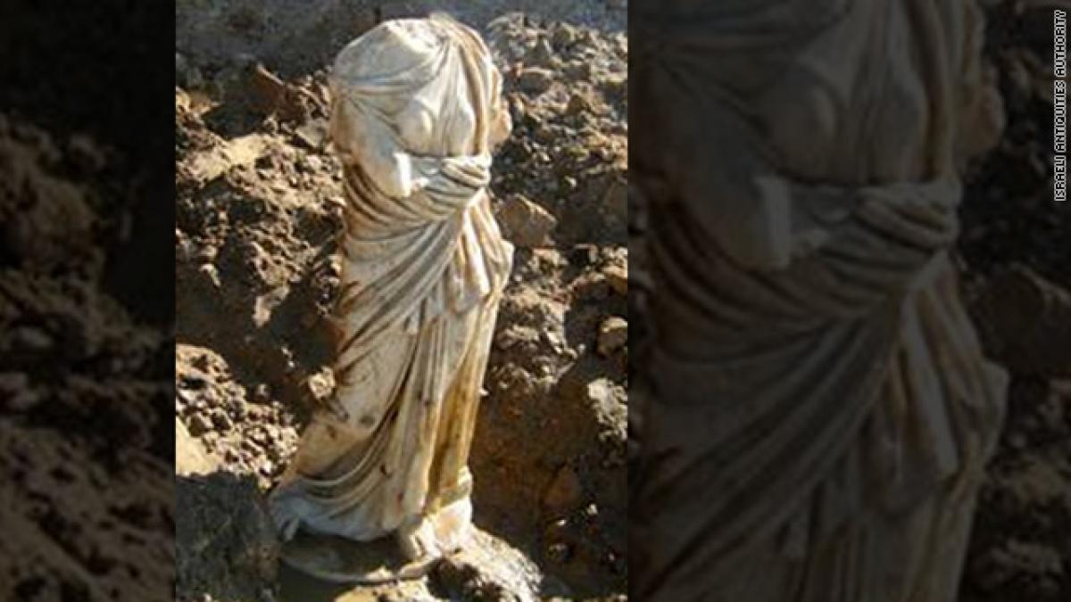 statuie veche de 2 000 de ani descoperita in israel dupa o puternica furtuna