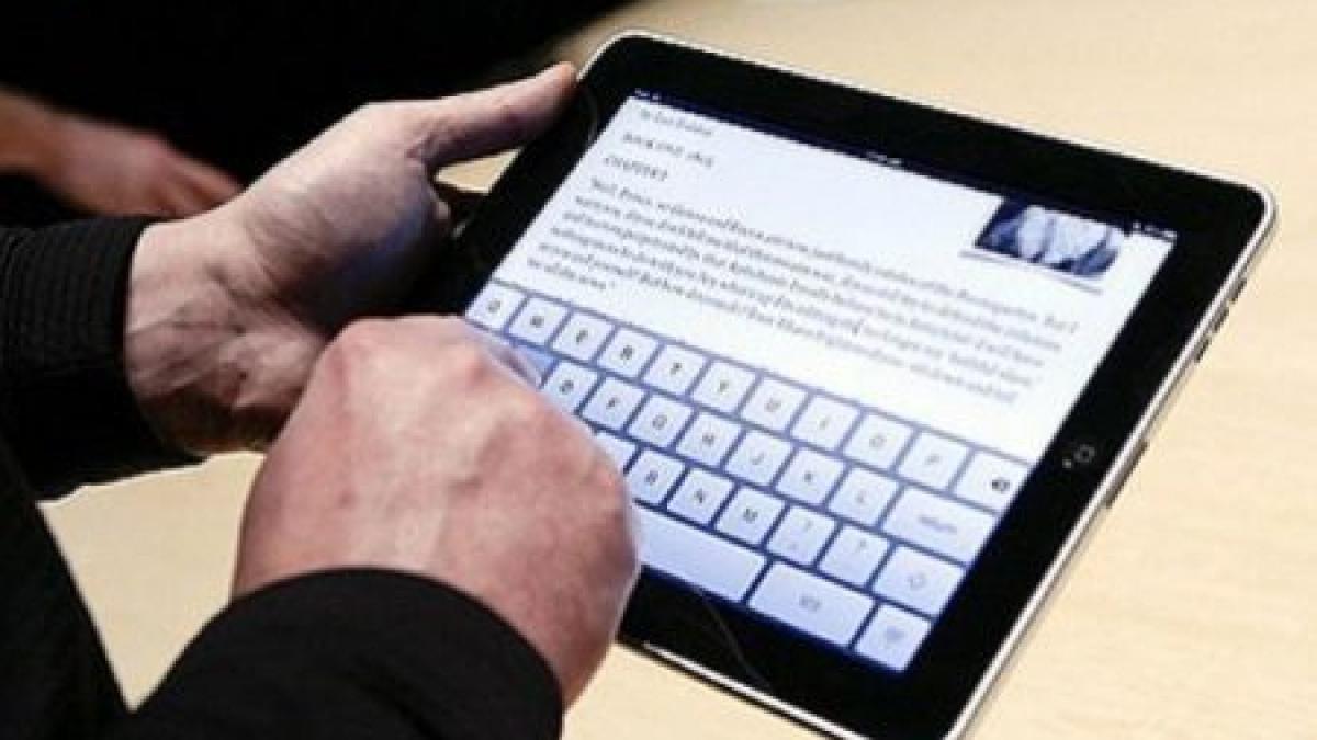 emil boc si a cumparat tableta ipad pe care lucreaza la guvern