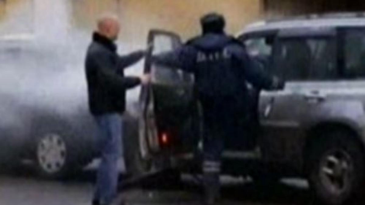 sofer rus luat la bataie de politisti si de alti soferi dupa ce a avariat 16 masini