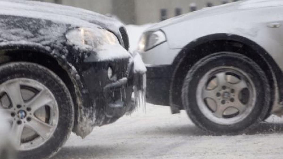 accidente soldate cu raniti in mai multe judete din cauza ninsorii si a viscolului