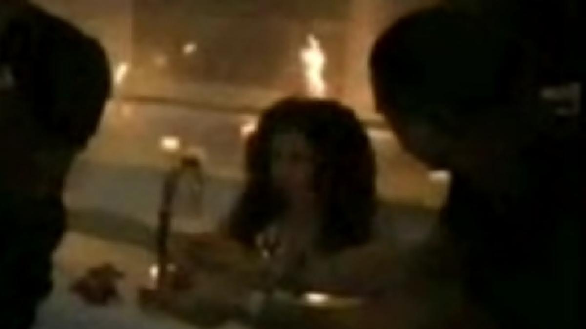 fotomodel cu parul in flacari la o petrecere a lui sean diddy combs video