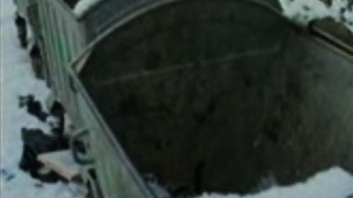 targu jiu bebelus gasit viu intr o plasa langa un tomberon de gunoi