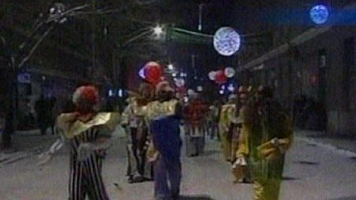 deva sarbatoare cu peste 100 de clovni in centrul orasului