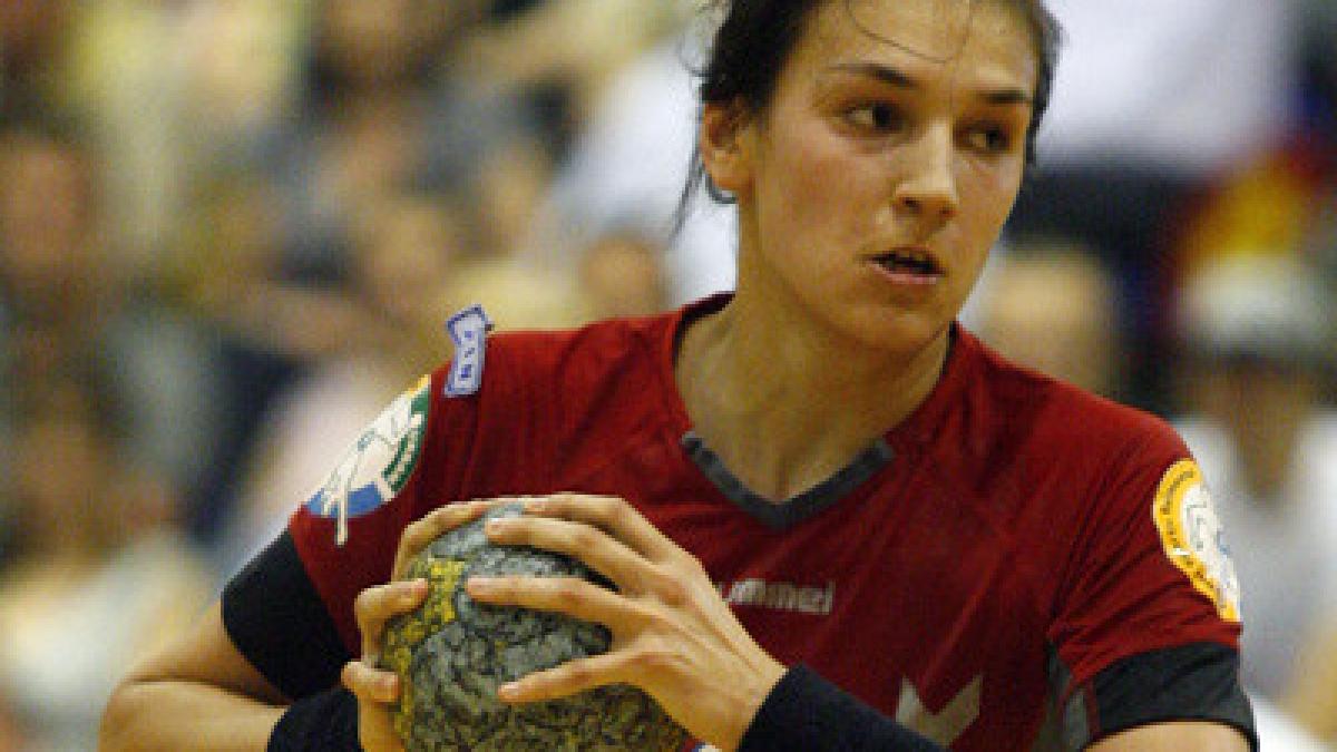cristina neagu curtata de hk viborg handbalista poate pleca gratis din vara