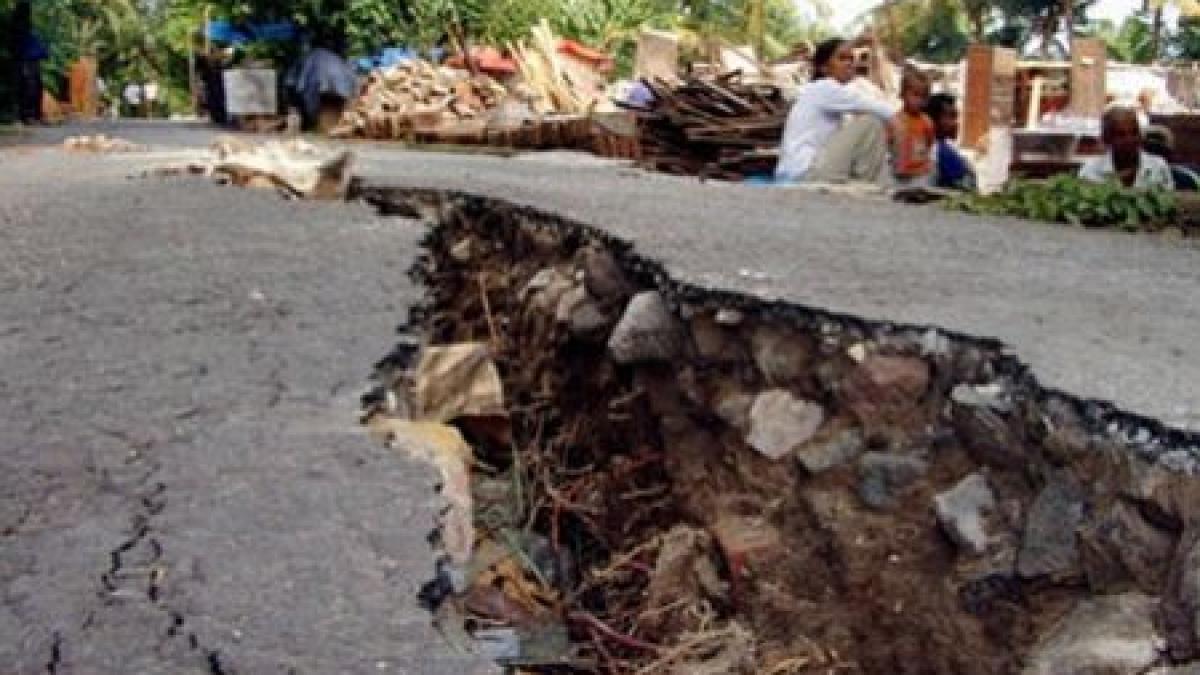 iran sase morti si sute de raniti in urma unui cutremur de magnitudine 6 5 si noua replici