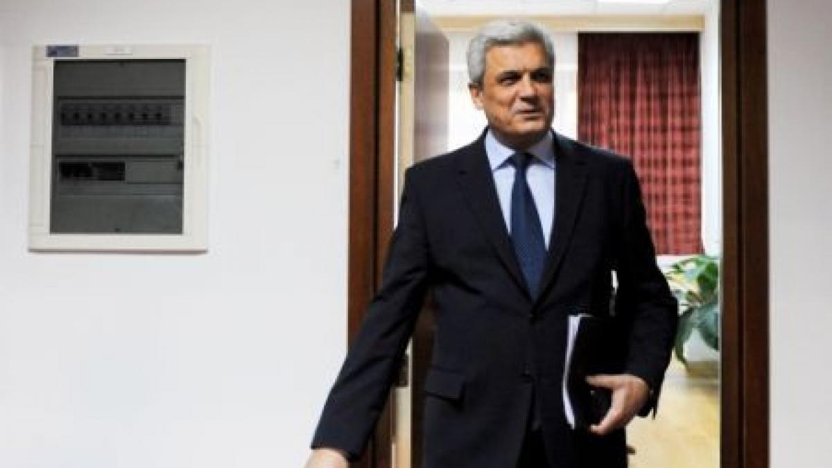 ministrul economiei ion ariton a folosit masina politiei pentru a evita un ambuteiaj