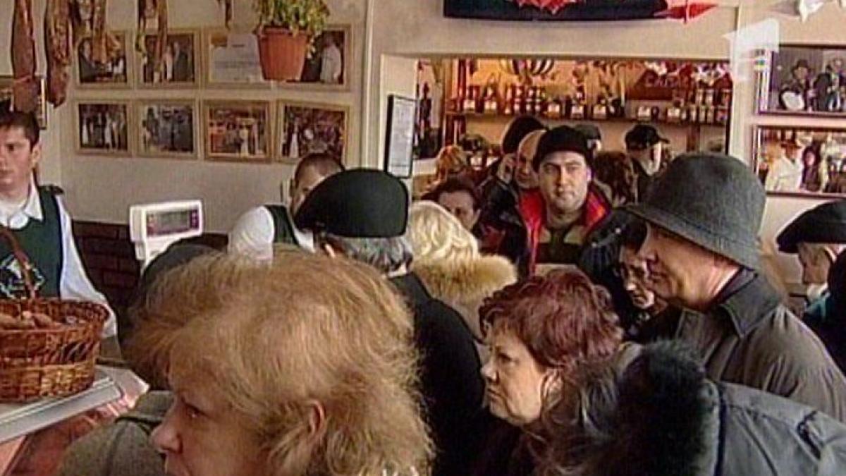 romanii stau la cozi pentru a cumpara produse eco de craciun