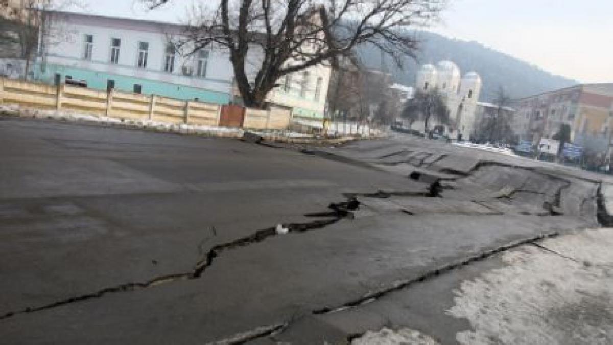 ocna mures craterul care a deschis pamantul s a marit de zece ori in cateva ore