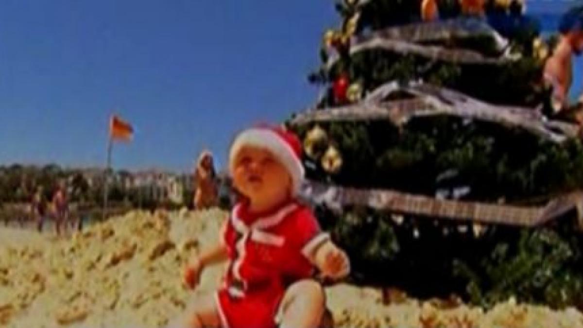 australia turistii au sarbatorit craciunul pe plaja si cu o baie in mare