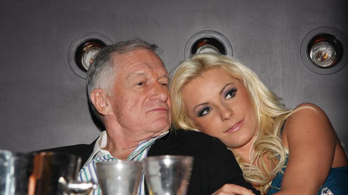 fondatorul playboy hugh hefner se casatoreste a treia oara viitoare sotie cu 60 de ani mai tanara