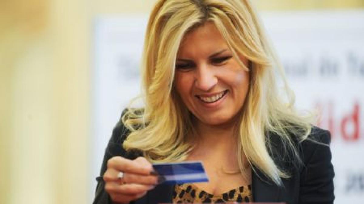 elena udrea si a sarbatorit ziua de nastere la sinaia alaturi de traian basescu invitatul special