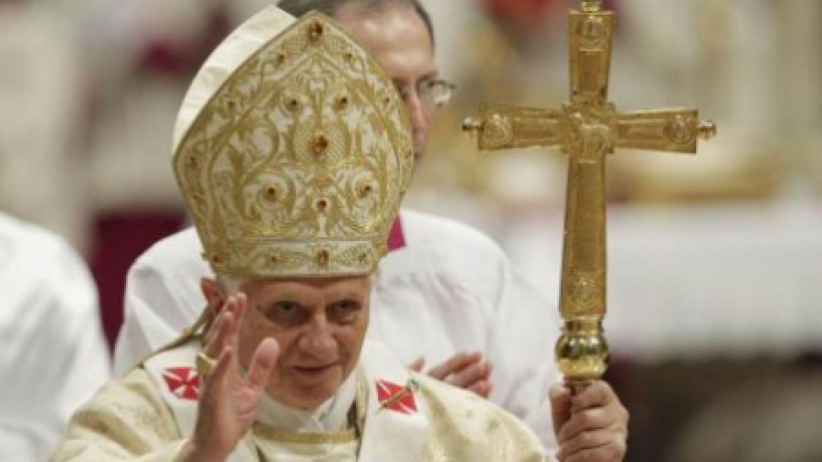 papa benedict al xvi lea a luat masa alaturi de o romanca
