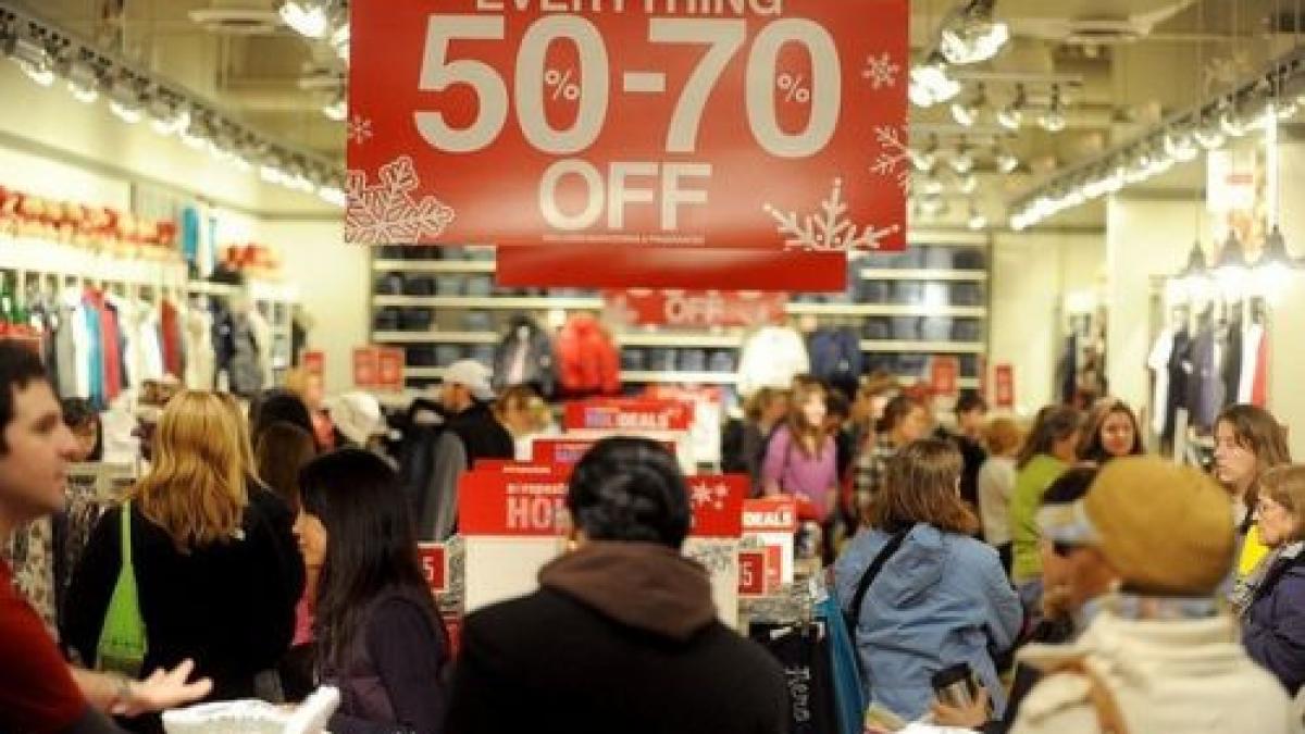 magazinele din sua in continuare aglomerate clientii fie cauta reduceri fie returneaza cadouri