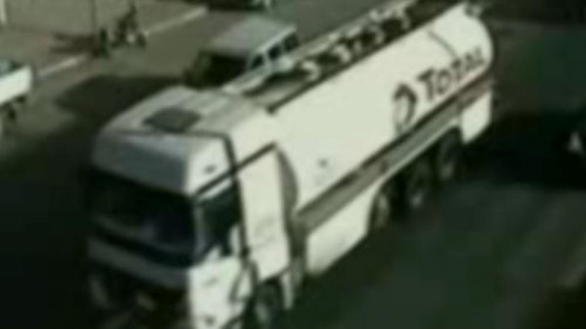 scene incredibile un turc incearca sa fuga din fata unei cisterne