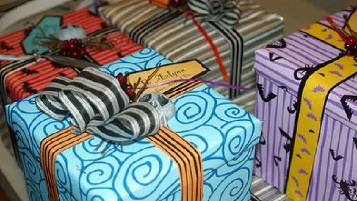 supriza pe aeroport pasagerii au primit cadouri pe banda rulanta pentru bagaje