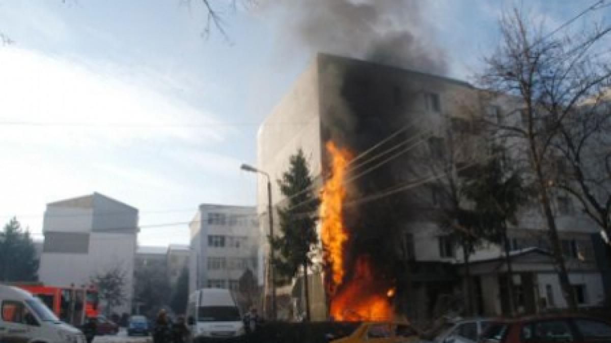 incendiu in capitala mai multi copii intoxicati cu fum au fost transportati la spital