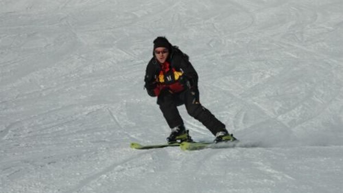 seful politiei din innsbruck huidu purta casca dar a cazut 10 metri intre copaci a fost scos cu un