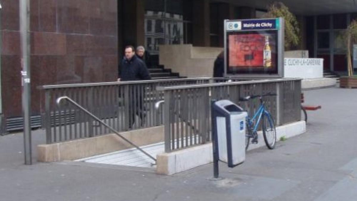 paris batrana agresata de un adolescent roman in coma minorul si parintii lui retinuti