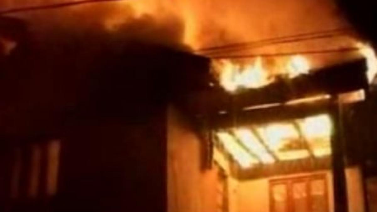 doua incendii in 24 de ore la casa memoriala vasile alecsandri din cauza oamenilor strazii