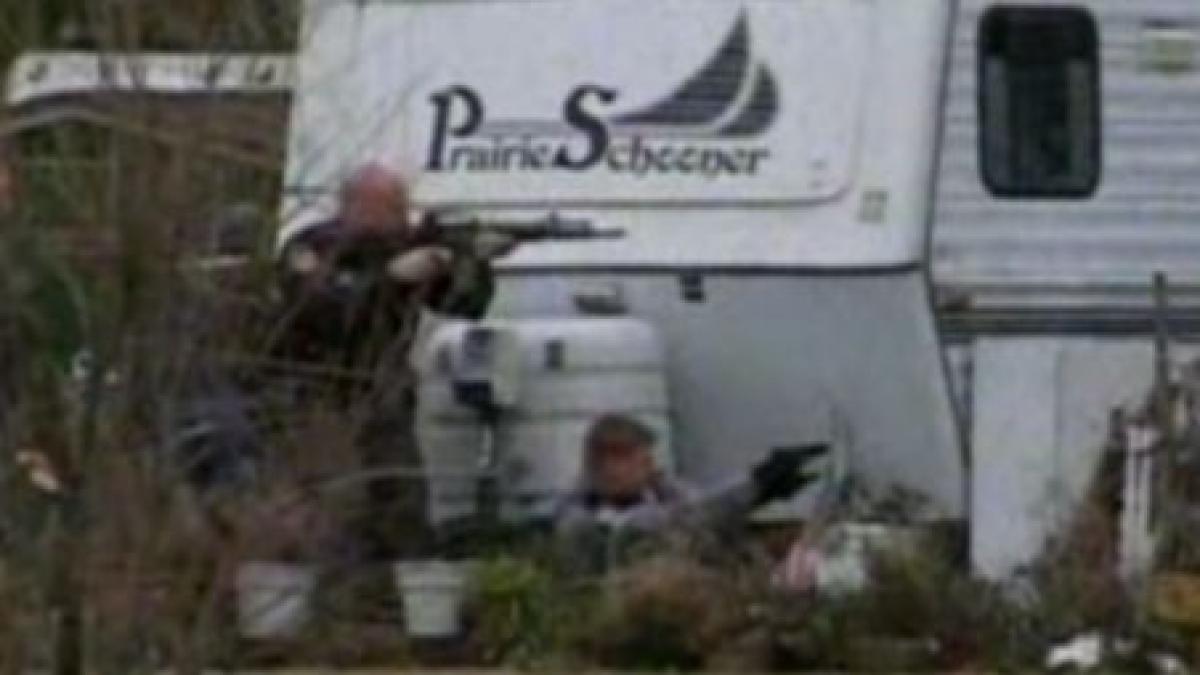 imagini socante un politist american este impuscat in timpul unui schimb de focuri