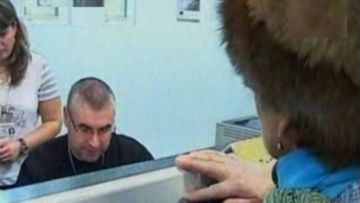 cozi la administratiile financiare romanii au platit impozite in prima zi de lucru din 2011