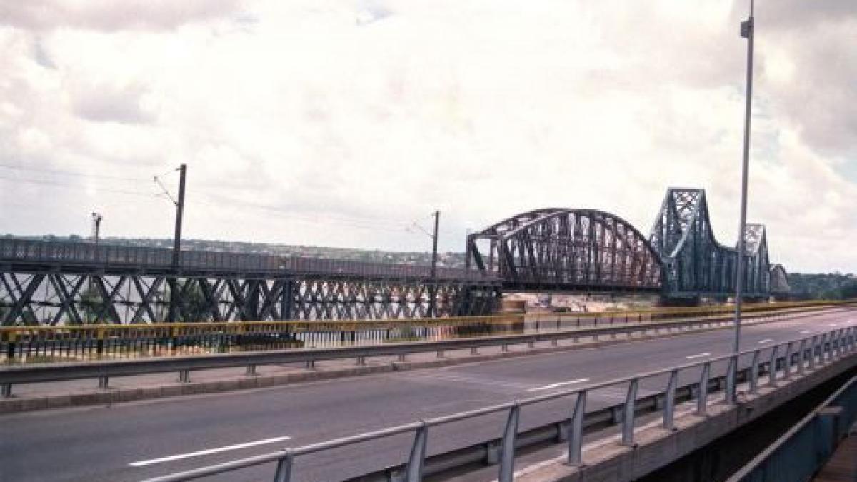 dubla sinucidere la constanta un barbat si o femeie s au aruncat de pe podul de la cernavoda
