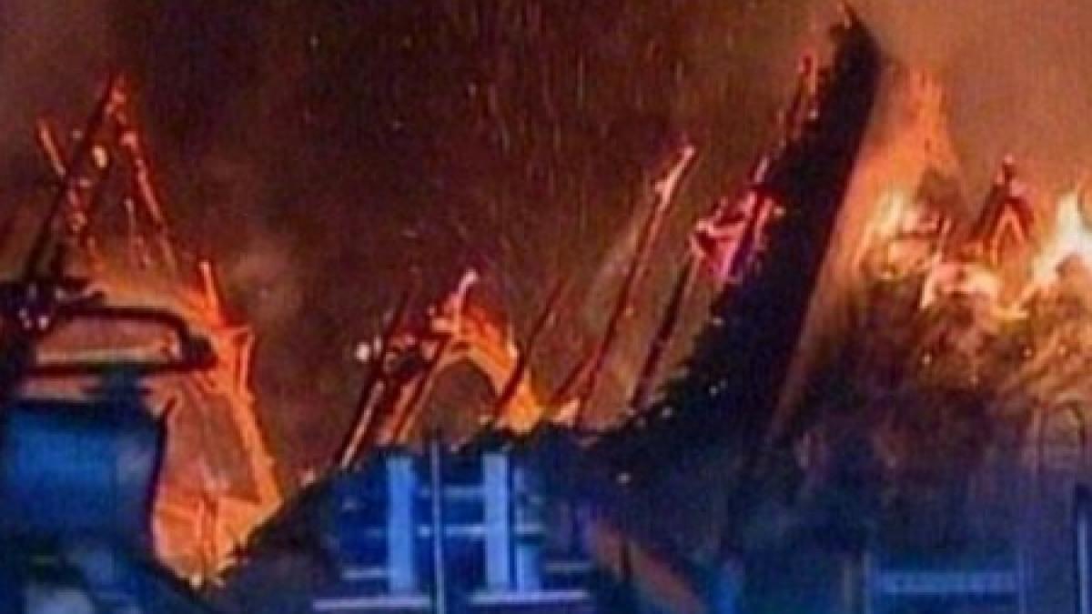 incendiu la o biserica penticostala din bistrita trei cladiri au ars