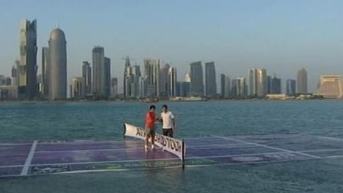 nadal si federer au disputat o partida demonstrativa de tenis pe apa