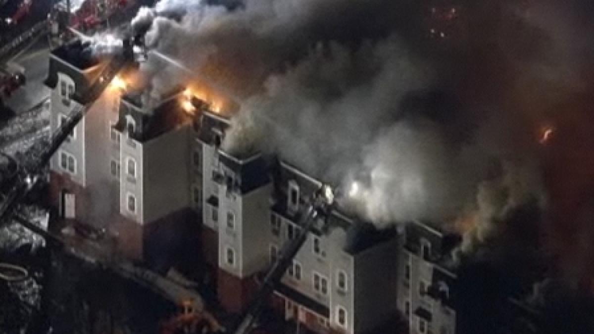 un incendiu de proportii a cuprins mai multe cladiri din new jersey