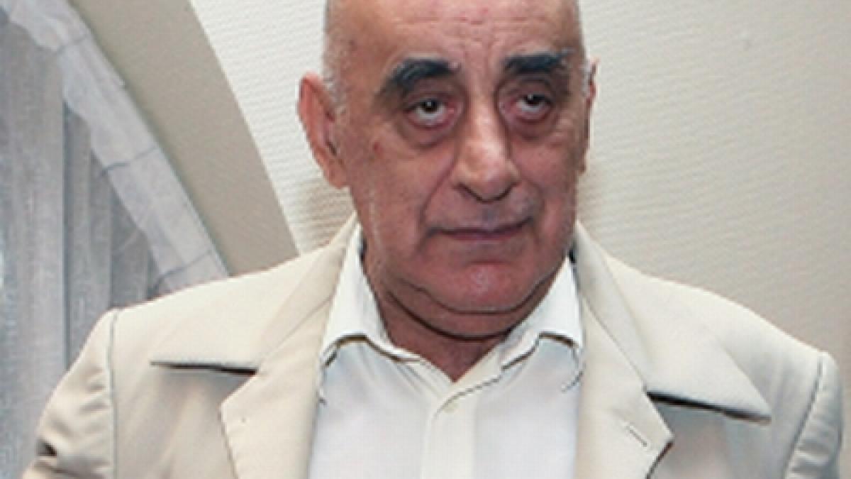 viorel lis a cazut intr un canal nu a ajuns la spital dar si a rupt pantalonii versace