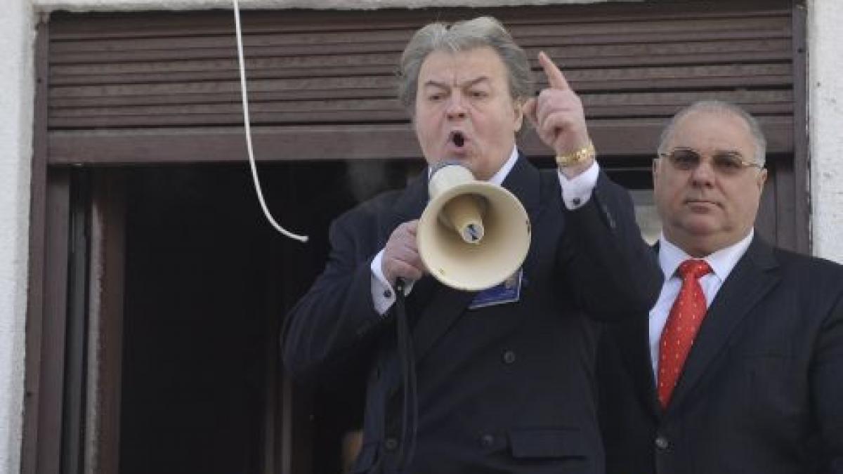 corneliu vadim tudor dupa evacuarea prm din sediu ii vom bombarda cu procese