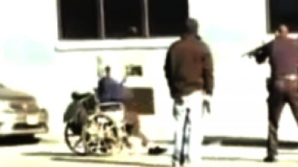 doi politisti din sua au impuscat un barbat invalid