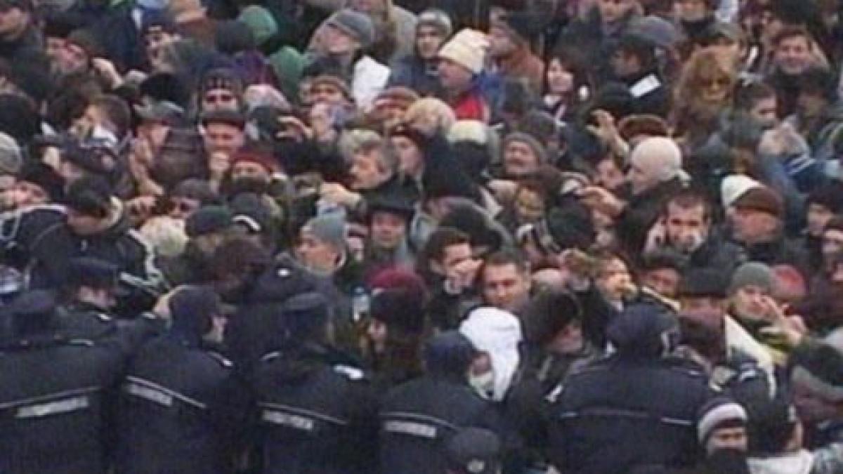 traditiile de boboteaza tinerii s au aruncat dupa cruci credinciosii s au inghesuit la agheasma