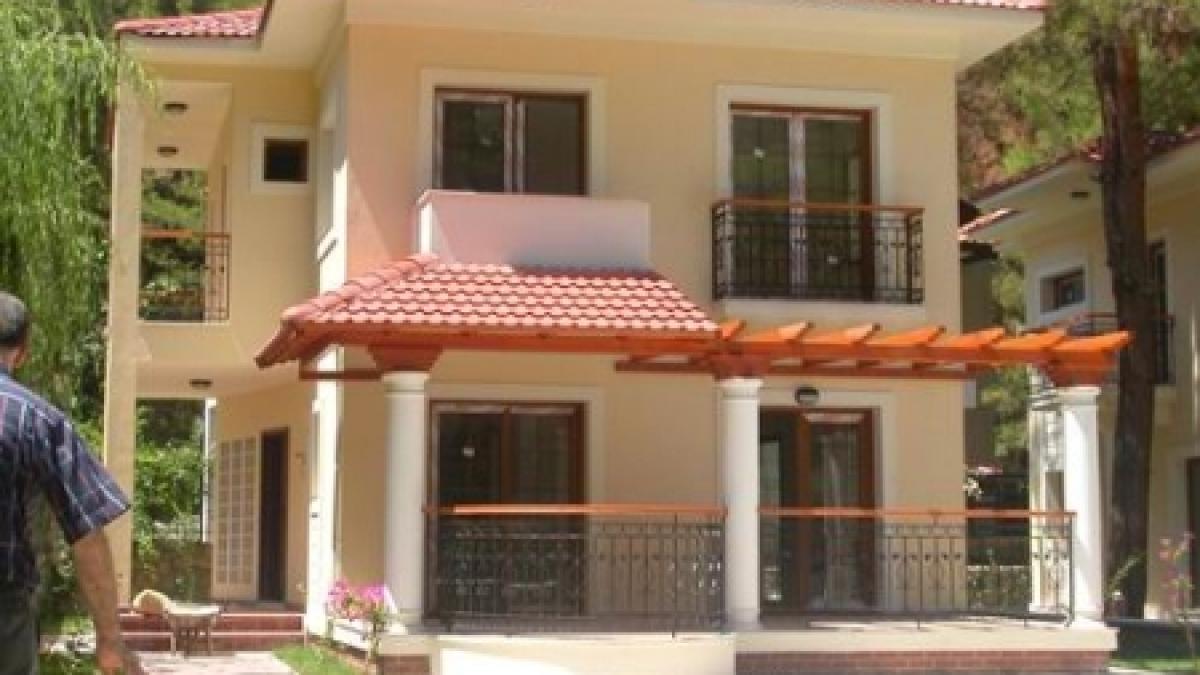 un roman s a instalat ilegal intr o vila de 12 milioane de euro din londra