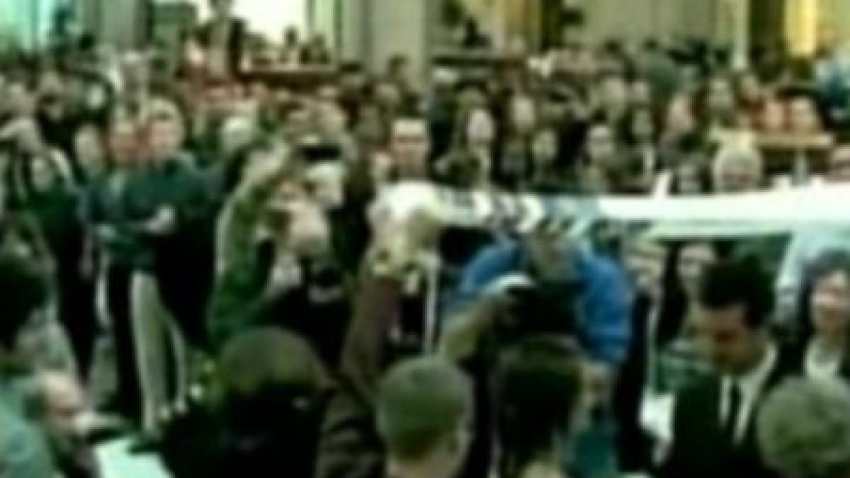 doi americani au facut nunta flash mob intr un mall