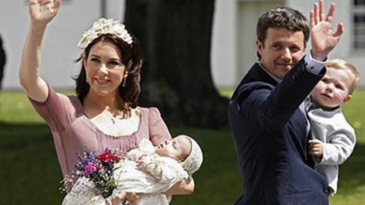 printesa mary a danemarcei a nascut gemeni un baietel si o fetita