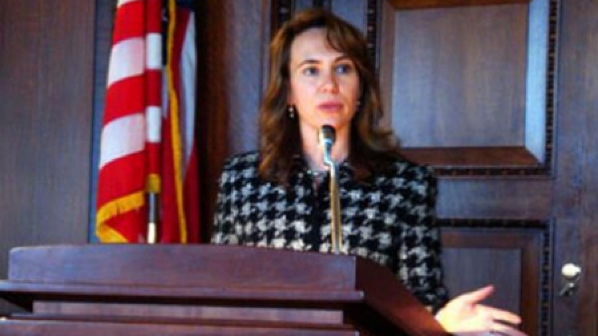 atacul din arizona soldat cu sase morti si 13 raniti membra a congresului impuscata in cap in stare