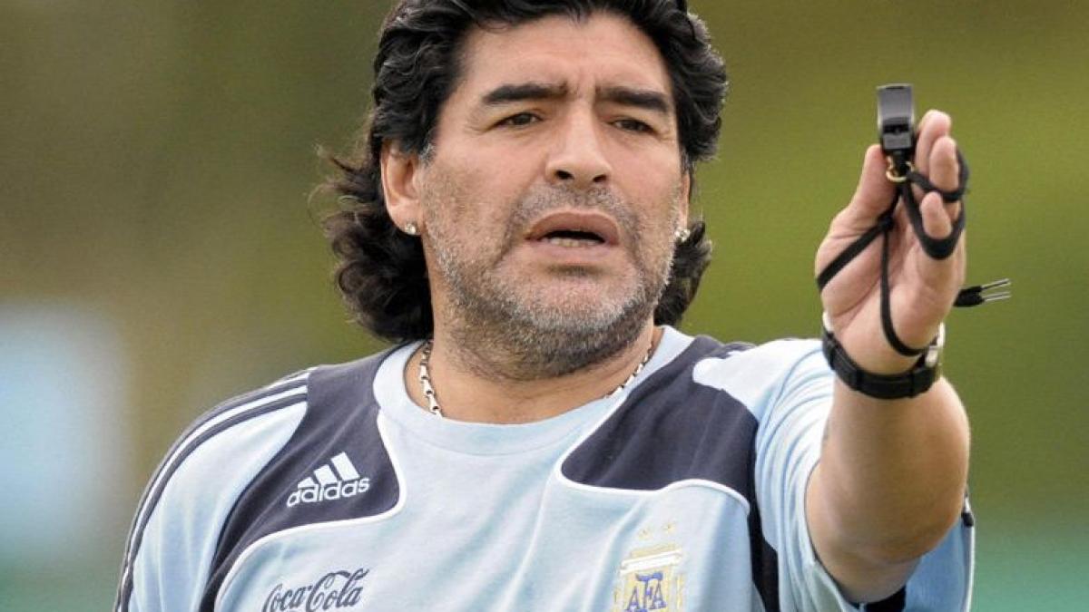 diego maradona sustine ca a primit o oferta din premier league