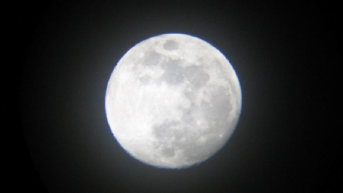 studiu apa de pe luna provine de la comete