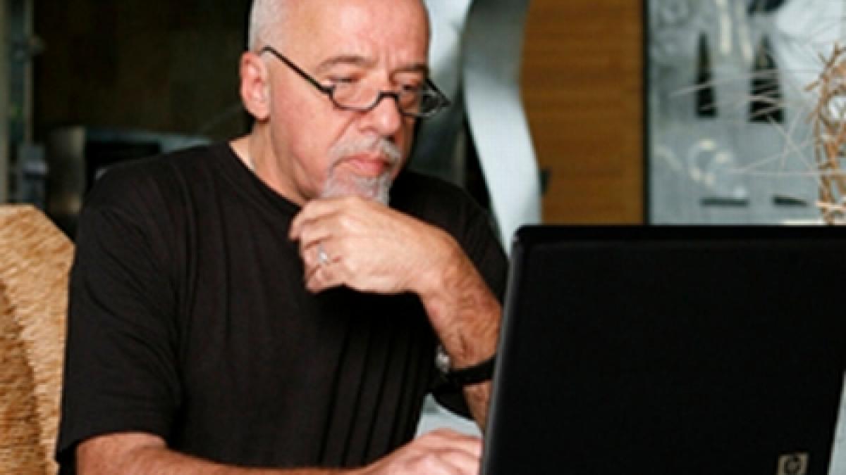 cartile lui paulo coelho cenzurate in iran scriitorul riposteaza pe blogul sau