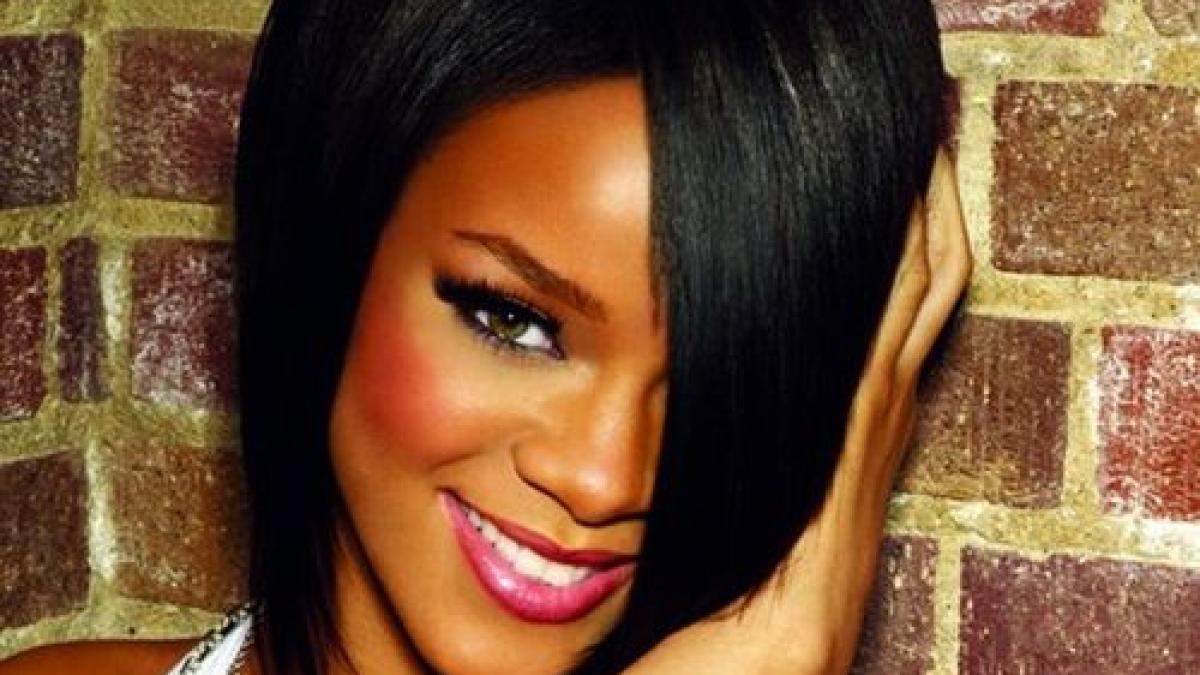 rihanna egaleaza recordul lui elvis cinci single uri pe locul intai timp de cinci ani consecutivi