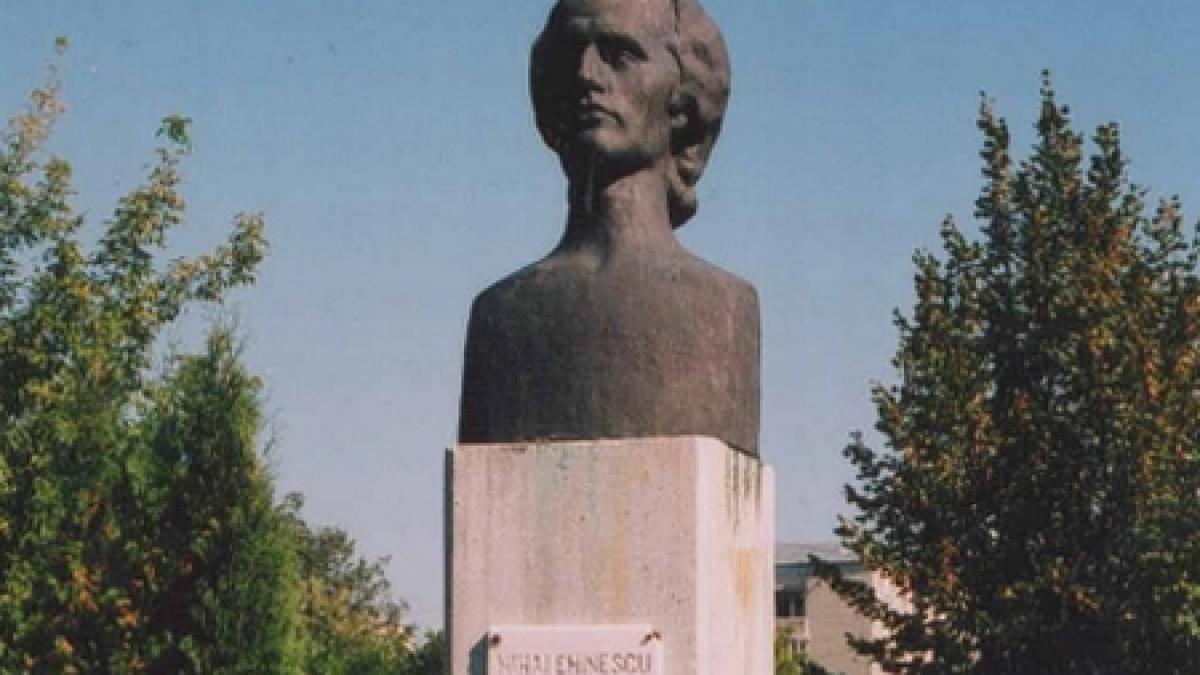 cea mai veche statuie a lui mihai eminescu a fost vandalizata